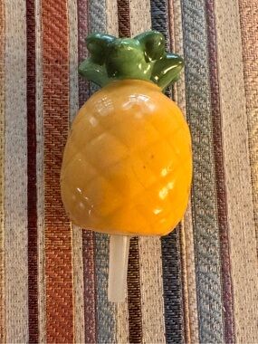 Nora Fleming pineapple topper, like new